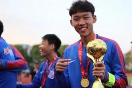 沪媒发表介绍19岁的申花小球员金顺凯走上足球之路的经历