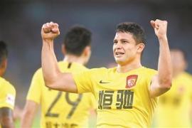 广州恒大和深圳佳兆业又进行内部热身赛 最终恒大3-2取得胜利