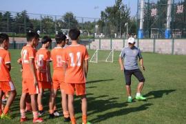 U16男子足球队在潍坊的山东鲁能足校开启新一期集训