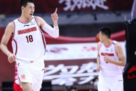 广东男篮在季后赛八强战中轻松击败青岛男篮成功晋级