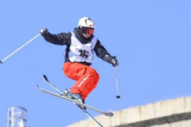 自由式滑雪大跳台是一项打分项目 那么裁判根据什么为运动员进行打分
