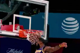 NBA官方50秒视频回顾了勒布朗詹姆斯复赛后的暴扣表演
