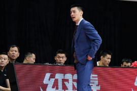 辽宁队的主教练杨鸣因为在场边爆粗口结果登上了热搜榜单