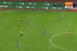 上海上港最后时刻凭借吕文君制造的乌龙球帮助球队1比1逼平对手