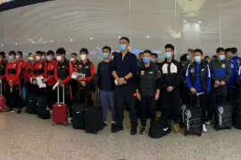 中超联赛结束之后上海申花和上海上港乘坐同一班飞机去到亚冠比赛地多哈