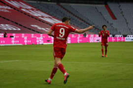 拜仁慕尼黑主场迎战科隆第18分钟舒波莫廷头球首开纪录