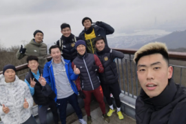 江苏队几名队员各自在微博晒出与队友同登紫金山的照片