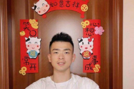 24岁的温州人郑思维以中国羽毛球队队长的身份亮相