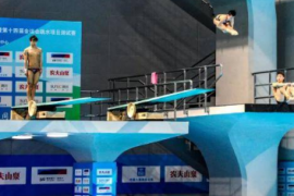西安国际港务区的西安奥体中心游泳跳水馆运动员的赛前训练