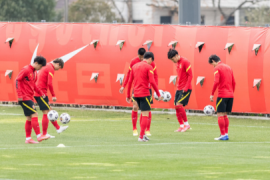 国足在上海集中并投入训练