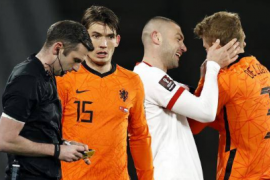 出师不利世预赛荷兰惨败土耳其
