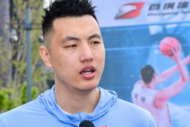 北京首钢男篮队长翟晓川膝盖受伤从此开始了漫长的养伤康复过程