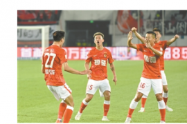 广州城和广州队将分别在越秀山体育场迎战深圳队和沧州雄狮