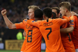 凭借小组赛2连胜不被看好的荷兰队提前锁定晋级名额