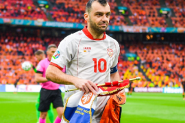 国米传奇潘德夫退役了为北马其顿国家队出场122次打进38球