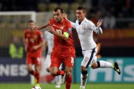 欧洲杯小组赛C组一场比赛北马其顿队0-3输给荷兰队遭遇3连败