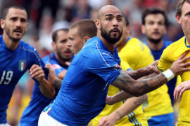 欧洲杯16强淘汰赛继续进行其中一场比赛瑞典队对阵乌克兰队