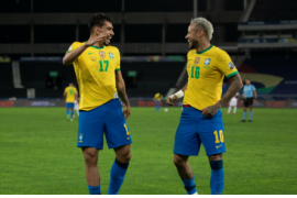 在比赛开始前外界纷纷认为巴西队能够轻松过关从而进军决赛