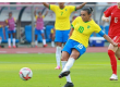 奥运会女足首场比赛中巴西女足球员玛塔与福尔米加创造历史