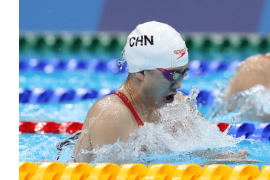 女子100米蛙泳项目的半决赛当中运动员唐钱婷无缘决赛