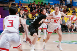 以联合队身份参赛的女篮100比52大胜江苏队毫无悬念地夺得冠军