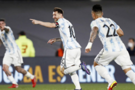 阿根廷坐镇主场3-0大胜乌拉圭上半场梅西破门首开纪录