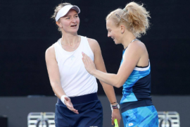 2021年WTA总决赛头号种子克雷奇科娃斯尼亚科娃晋级决赛