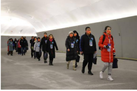 在北京冬奥会延庆赛区的举行的雪橇世界杯迎来首批观众
