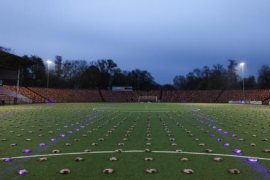 抗议卡塔尔世界杯？ 艺术家在德国用20000根蜡烛哀悼死去的工人